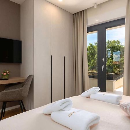 Luxurioese Villa Perla Mit Pool Und Jacuzzi Poreč Buitenkant foto