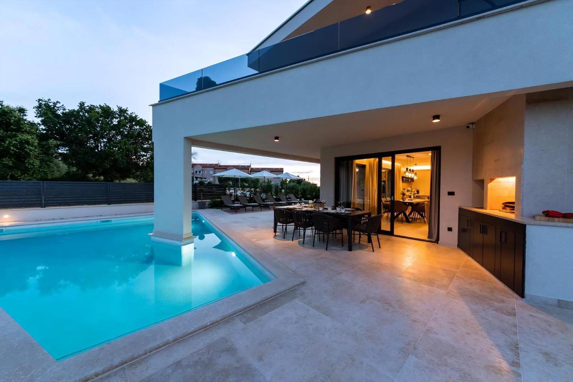 Luxurioese Villa Perla Mit Pool Und Jacuzzi Poreč Buitenkant foto